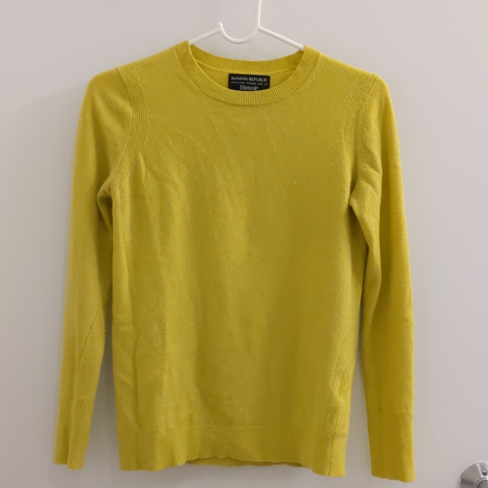 Yellow Banana Republic Sweater (XS)